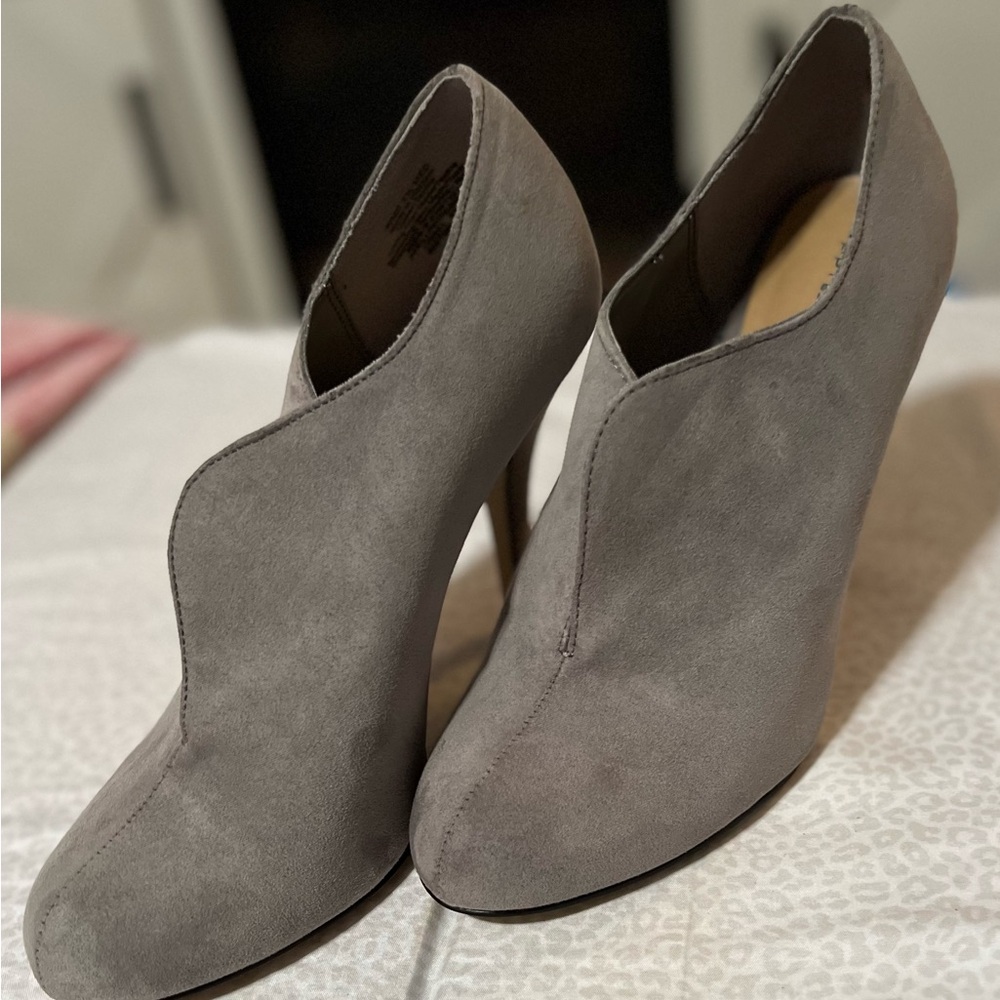 Apt. 9 Gray/Taupe Stiletto Heeled Ankle Boots – Size 8.5
